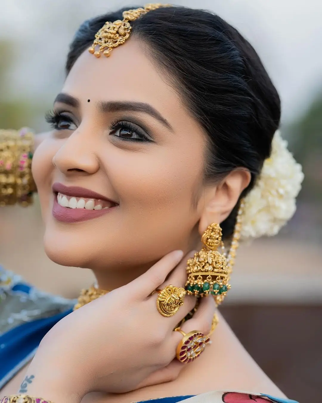 Indian TV Actress Sreemukhi Pics in Blue Lehenga Choli